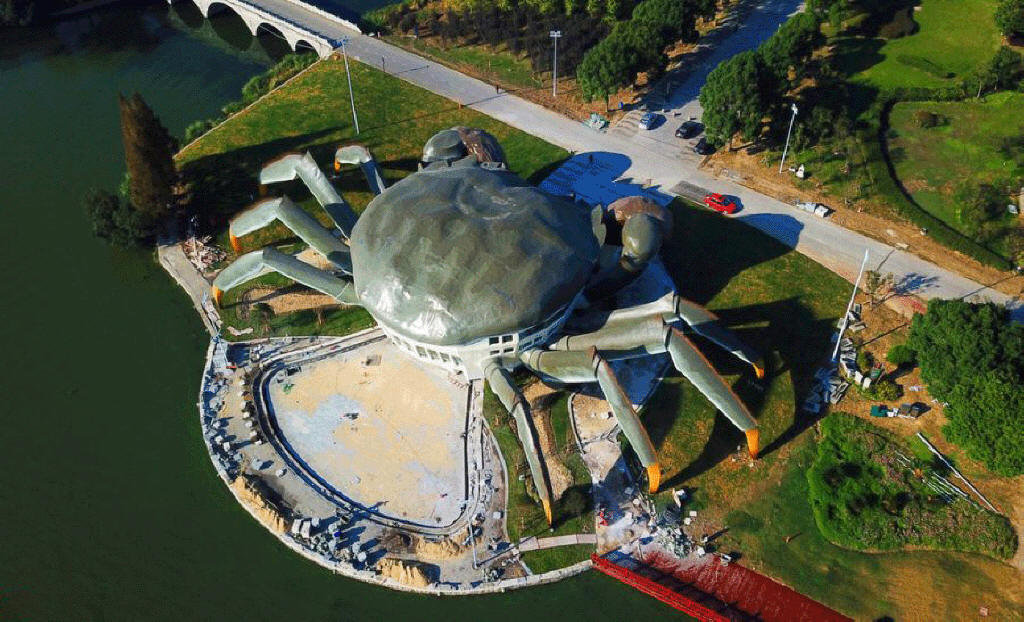 中国奇特建筑 苏州巨型金爪黄毛大闸蟹建筑