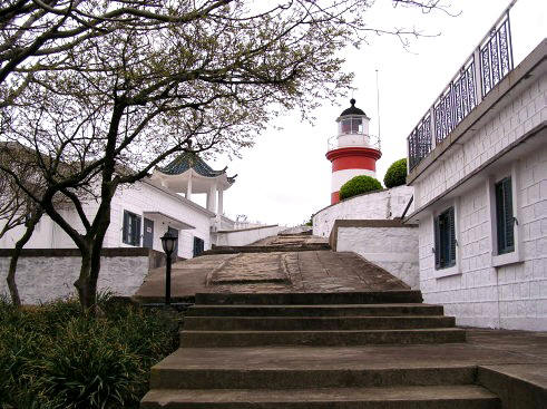 洛迦山灯塔