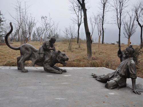铜雕塑作品 扼虎救父