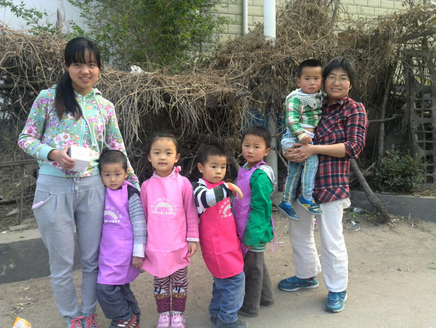 中国传统文化教育培训中心 北京大地明德国学园老师带领学生参加公益环保活动