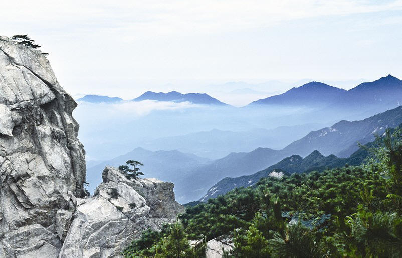安徽大别山国家森林公园主峰天堂寨风光——哲人观海