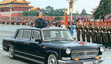 中央军委主席江泽民乘坐CA772TJ“红旗”特种检阅车