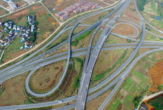 二手车资讯 高速公路转弯技巧