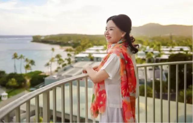 媒体报道保护濒危野生动物的慈善家乖巧女