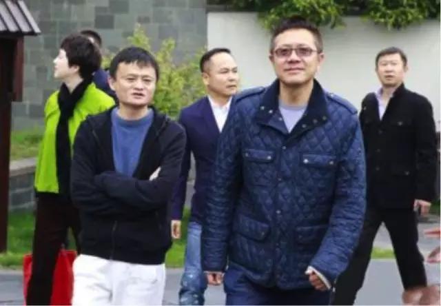 媒体报道保护濒危野生动物的慈善家乖巧女 马云