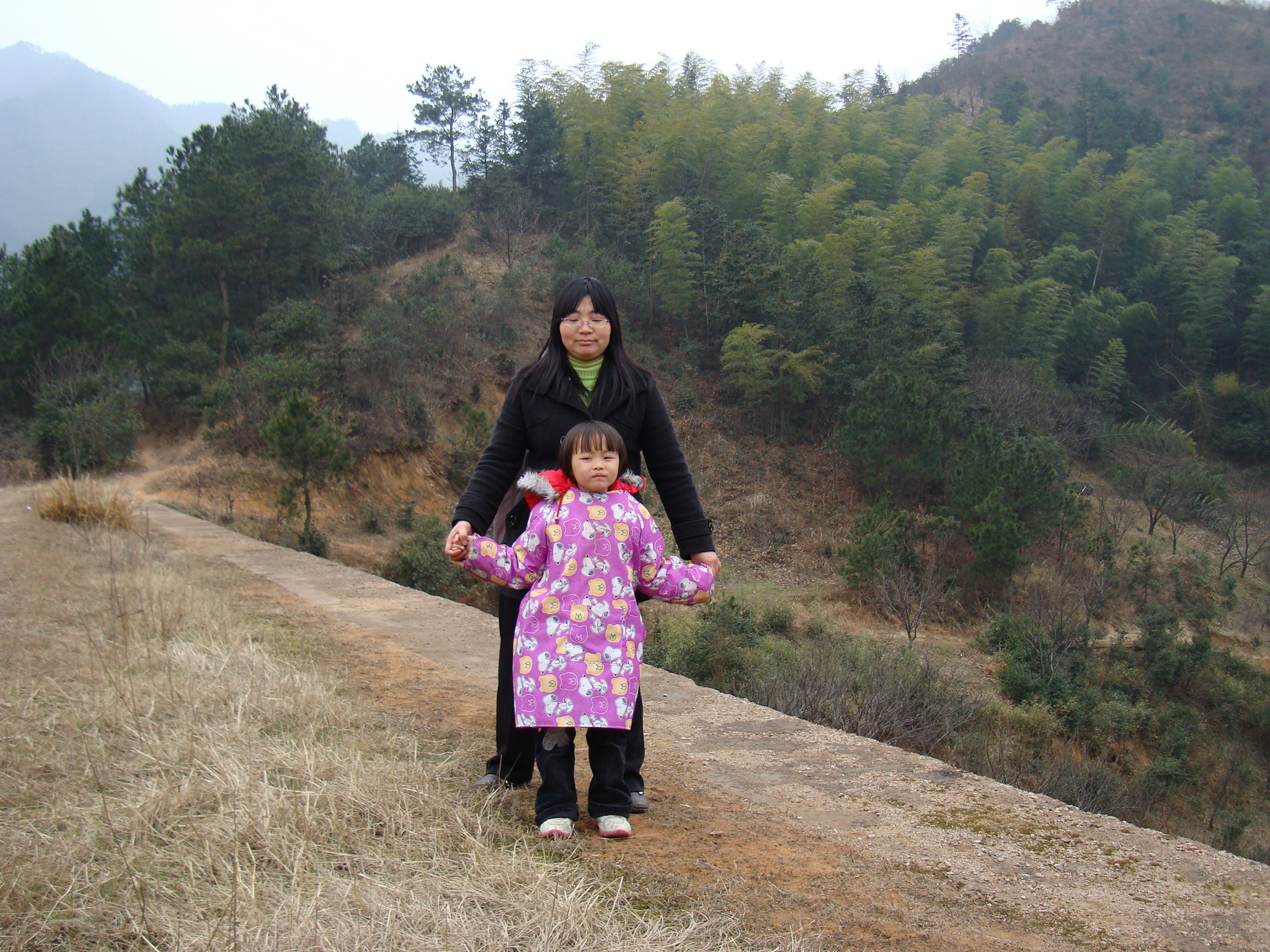 2009年元月份拍照的李直才、李直梅、陈朝霞、汪爱平等照片/20090207在东方红水库拍照的爱妻汪爱平与我的外侄女陈朝霞照片