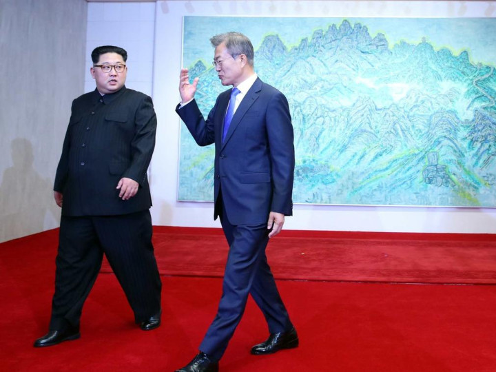朝鲜领导人金正恩与韩国总统文举行会晤