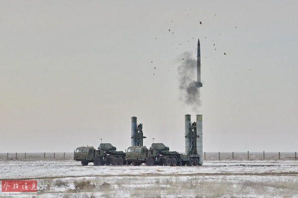 S-400系统发射48H6E远程防空导弹