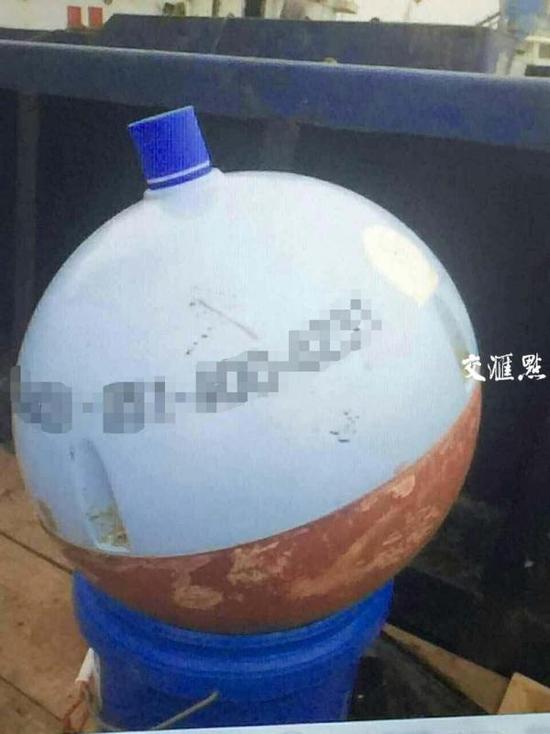 渔民捞获的国外不明装置