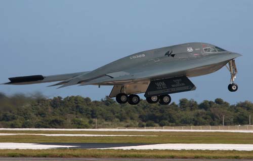 美空军B-2隐形战略轰炸机