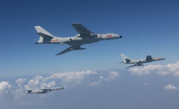 中国军队高端武器装备 轰6K轰炸机
