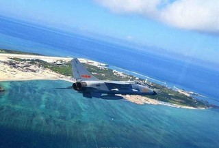 飞豹战机超低空巡视永兴岛