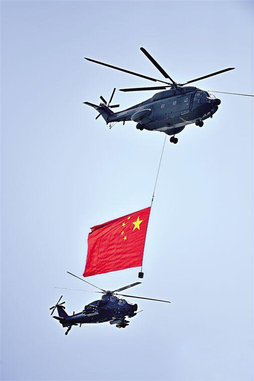 2015大阅兵空中护旗方队