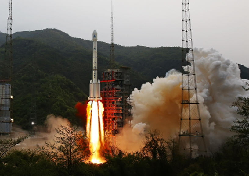 实践十三号通信卫星发射升空