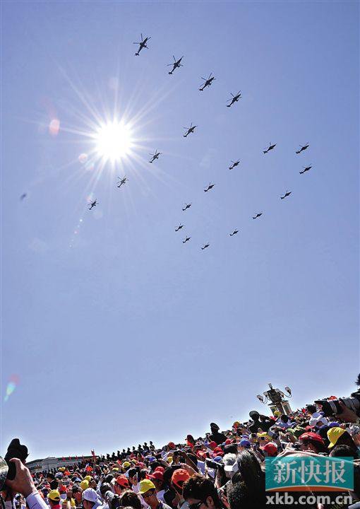 2015大阅兵空中护旗方队