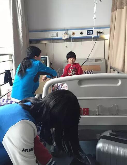 4岁女童从11楼阳台坠下奇迹生还