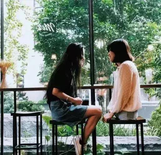 励志文章 励志图片 失去双腿后的陕西宝鸡女孩渭梅女