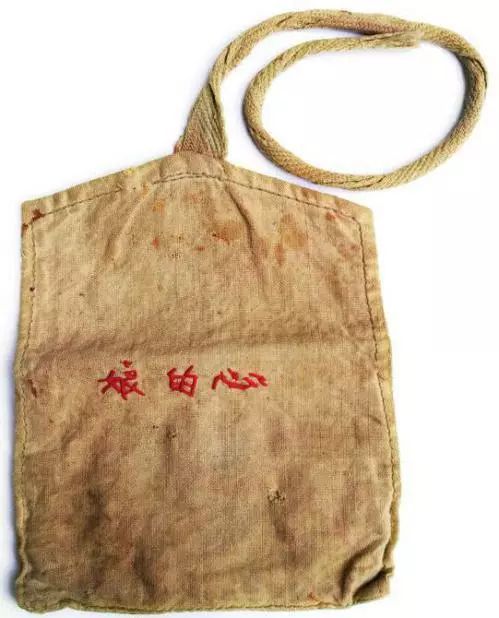 母亲齐心给习近平缝制的针线包 带刺绣 娘的心